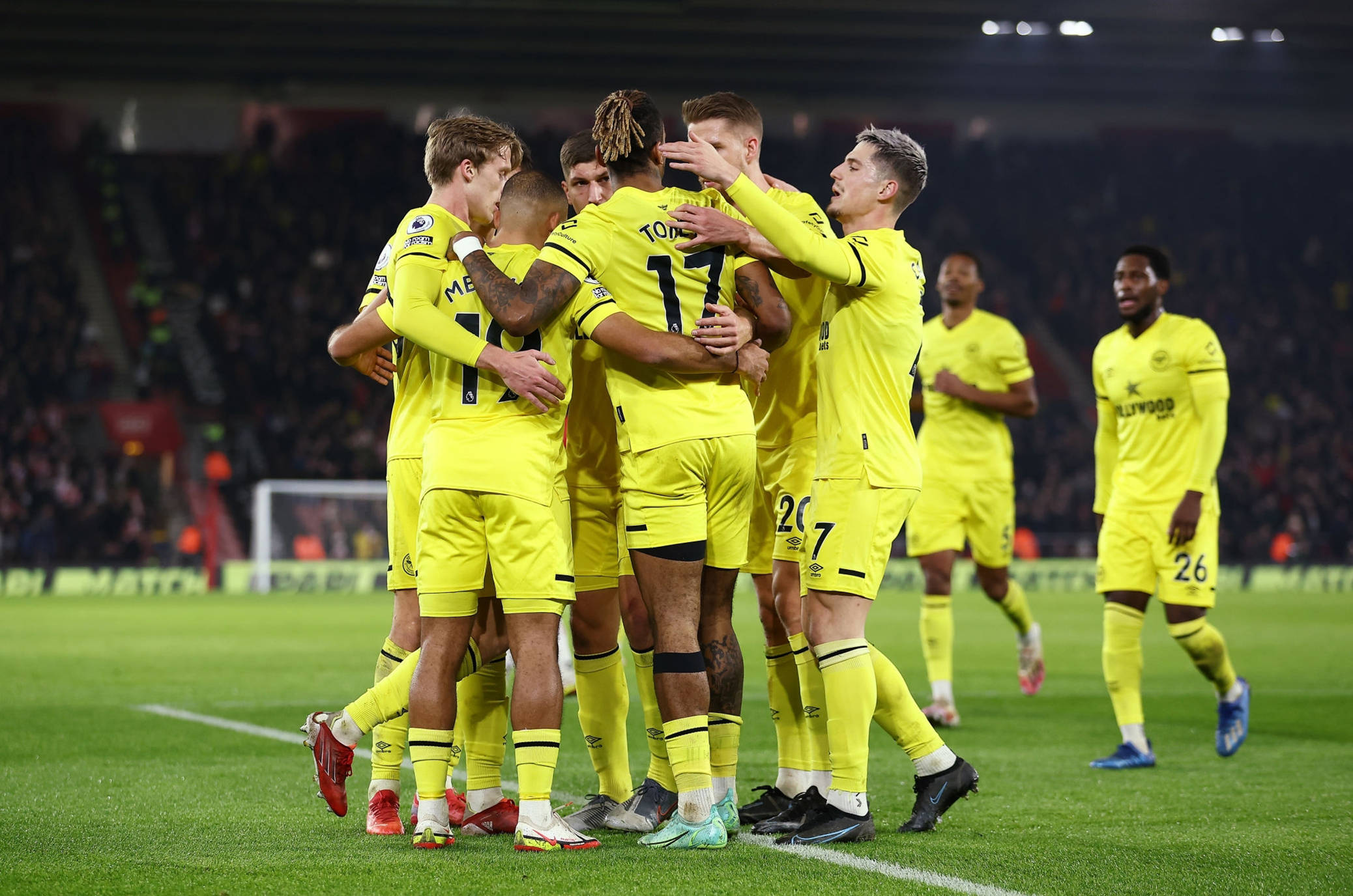 与球员们建 与球员们建